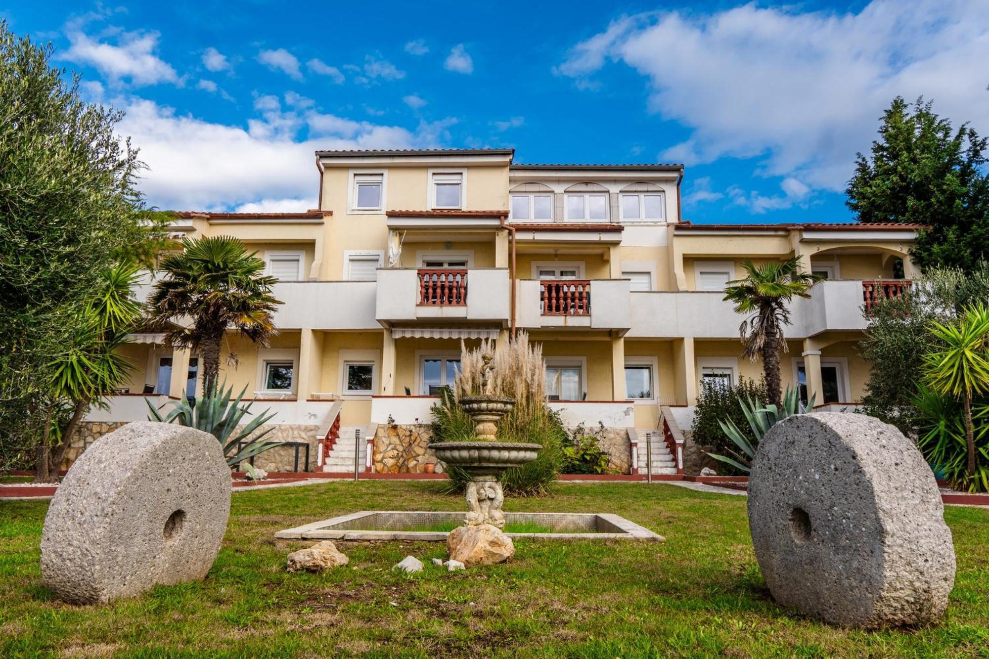 Apartments Strand Vir Exterior foto